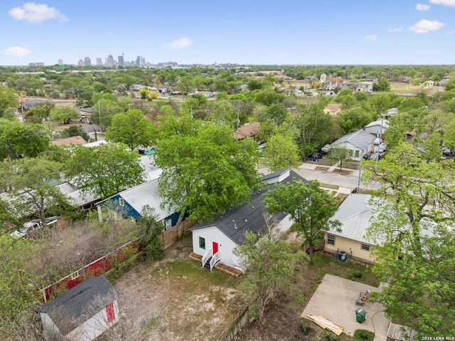 1611 W French Pl, San Antonio, TX 78201