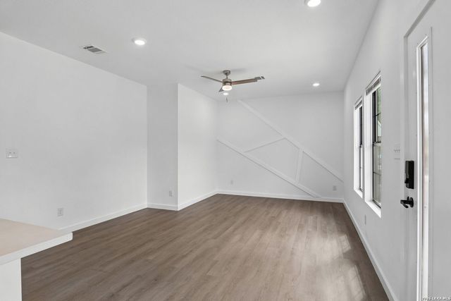 1611 W French Pl, San Antonio, TX 78201