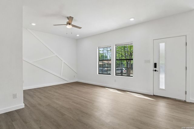 1611 W French Pl, San Antonio, TX 78201