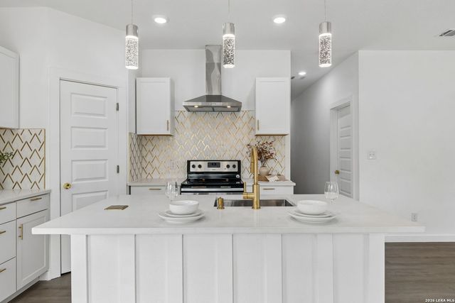 1611 W French Pl, San Antonio, TX 78201