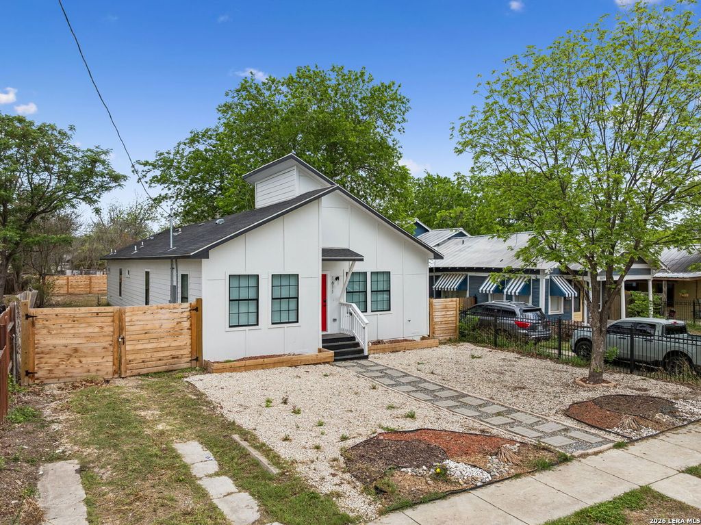 1611 W French Pl, San Antonio, TX 78201