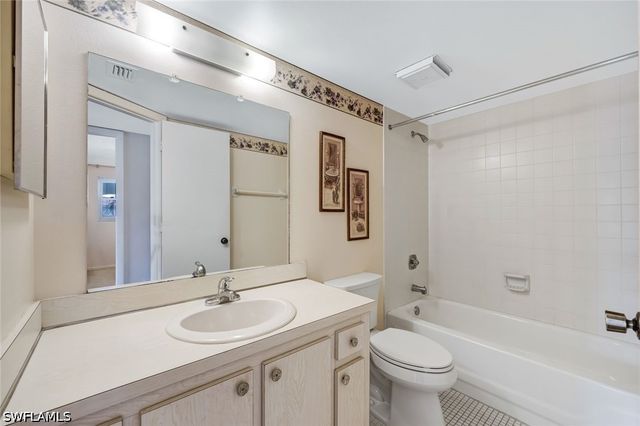1056 Forest Lakes DR C211, Naples, FL 34105