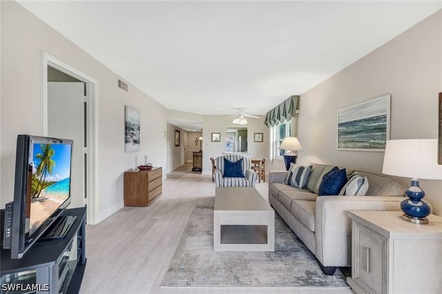 1056 Forest Lakes DR C211, Naples, FL 34105