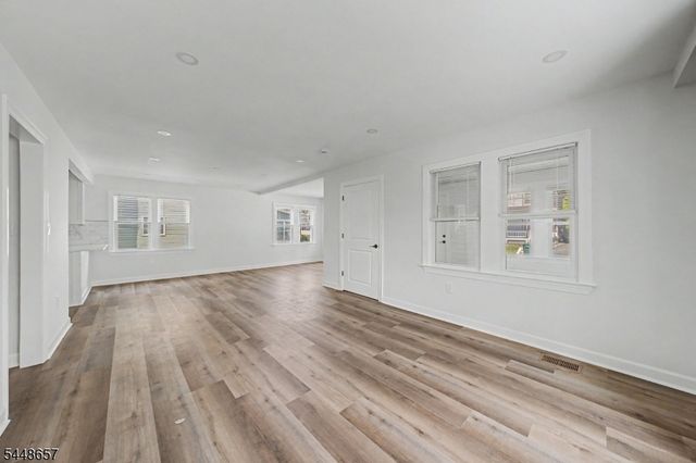85 Madison St, Newton Town, NJ 07860