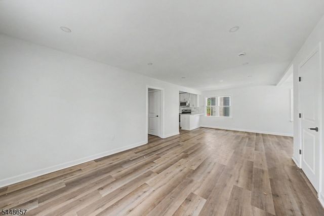 85 Madison St, Newton Town, NJ 07860