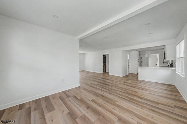 85 Madison St, Newton Town, NJ 07860