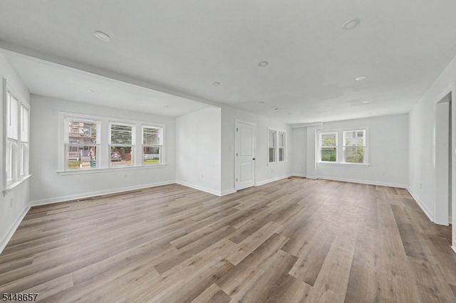 85 Madison St, Newton Town, NJ 07860
