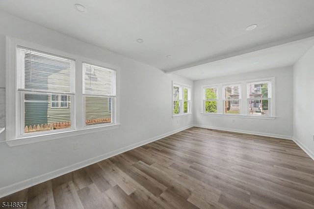 85 Madison St, Newton Town, NJ 07860