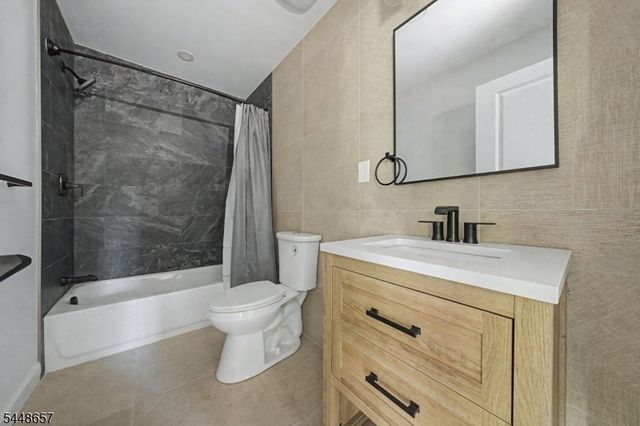 85 Madison St, Newton Town, NJ 07860
