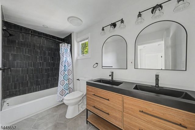 85 Madison St, Newton Town, NJ 07860