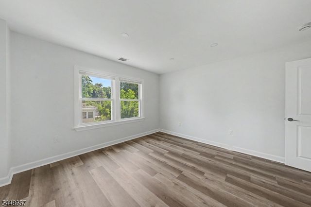 85 Madison St, Newton Town, NJ 07860