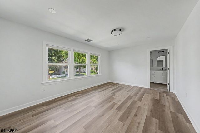 85 Madison St, Newton Town, NJ 07860