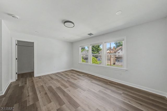 85 Madison St, Newton Town, NJ 07860