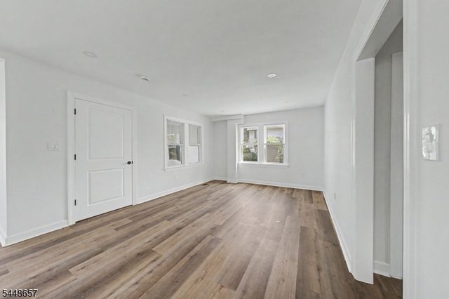 85 Madison St, Newton Town, NJ 07860