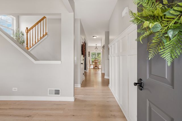 2113 Fairview Lane, Woodstock, IL 60098