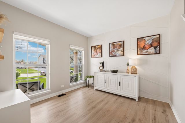 2113 Fairview Lane, Woodstock, IL 60098