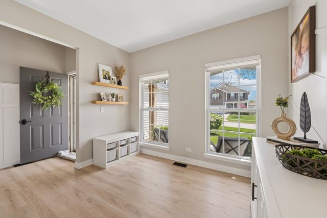 2113 Fairview Lane, Woodstock, IL 60098