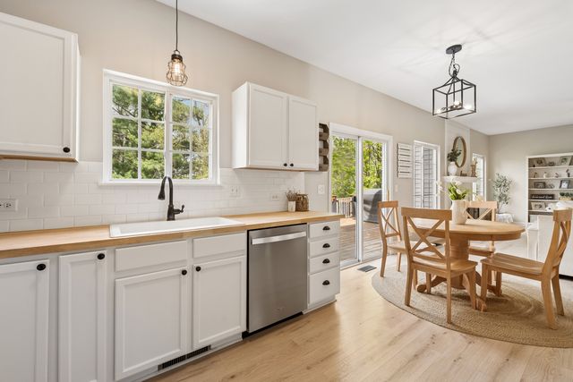 2113 Fairview Lane, Woodstock, IL 60098