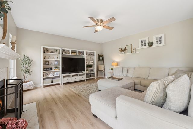 2113 Fairview Lane, Woodstock, IL 60098
