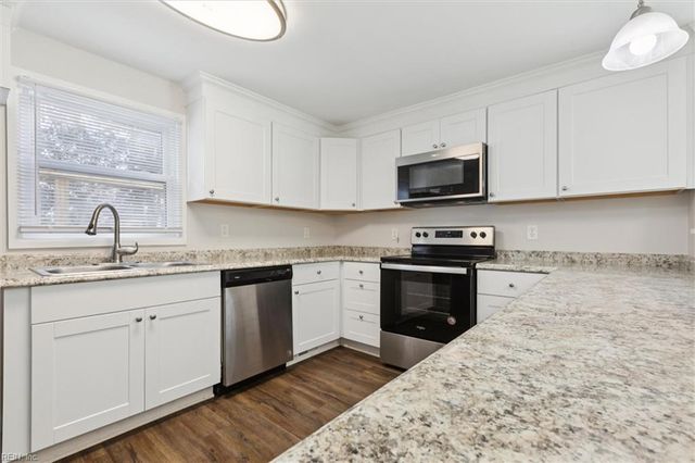 67 Ferguson LN, Newport News, VA 23601