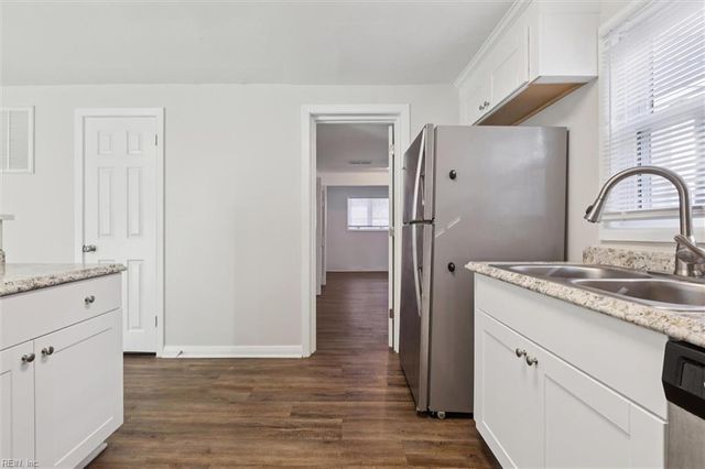 67 Ferguson LN, Newport News, VA 23601