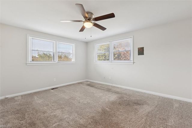 67 Ferguson LN, Newport News, VA 23601