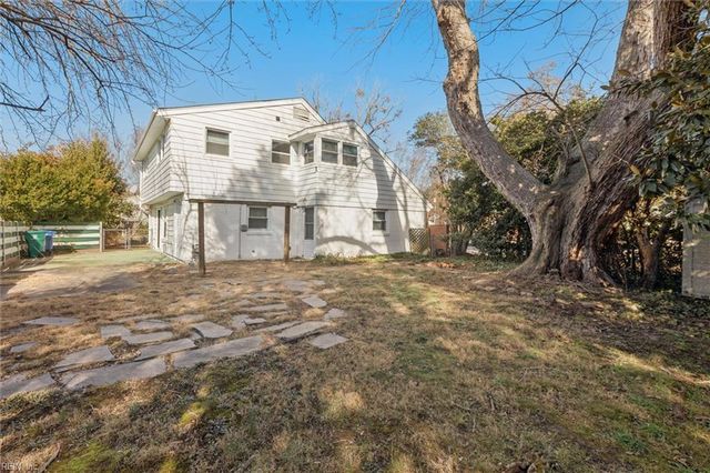 67 Ferguson LN, Newport News, VA 23601