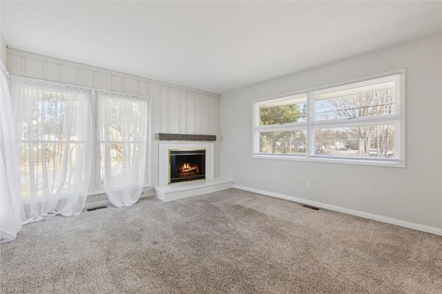 67 Ferguson LN, Newport News, VA 23601