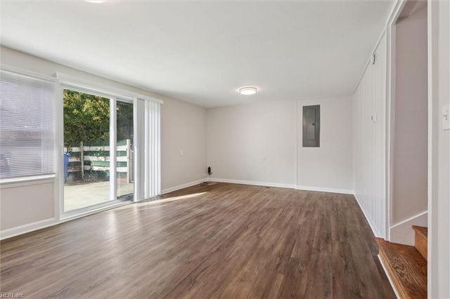 67 Ferguson LN, Newport News, VA 23601