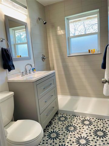 1040 E Maxlow Avenue, Hazel Park, MI 48030