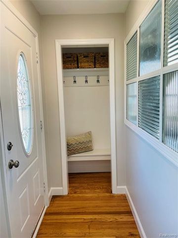 1040 E Maxlow Avenue, Hazel Park, MI 48030