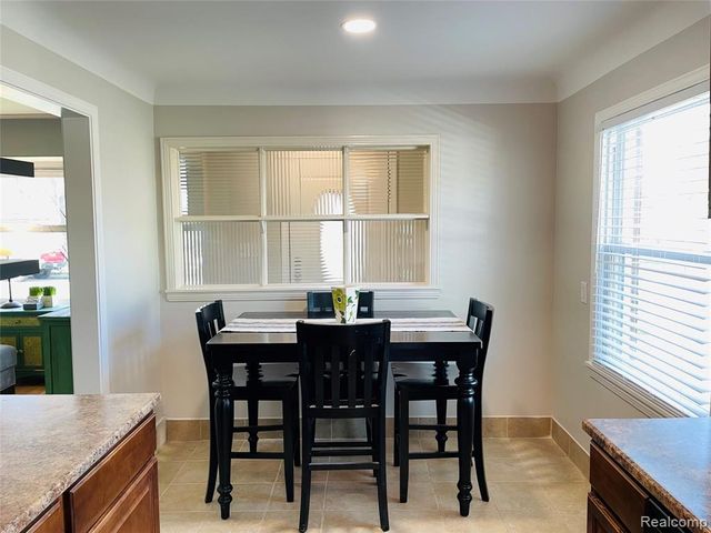 1040 E Maxlow Avenue, Hazel Park, MI 48030