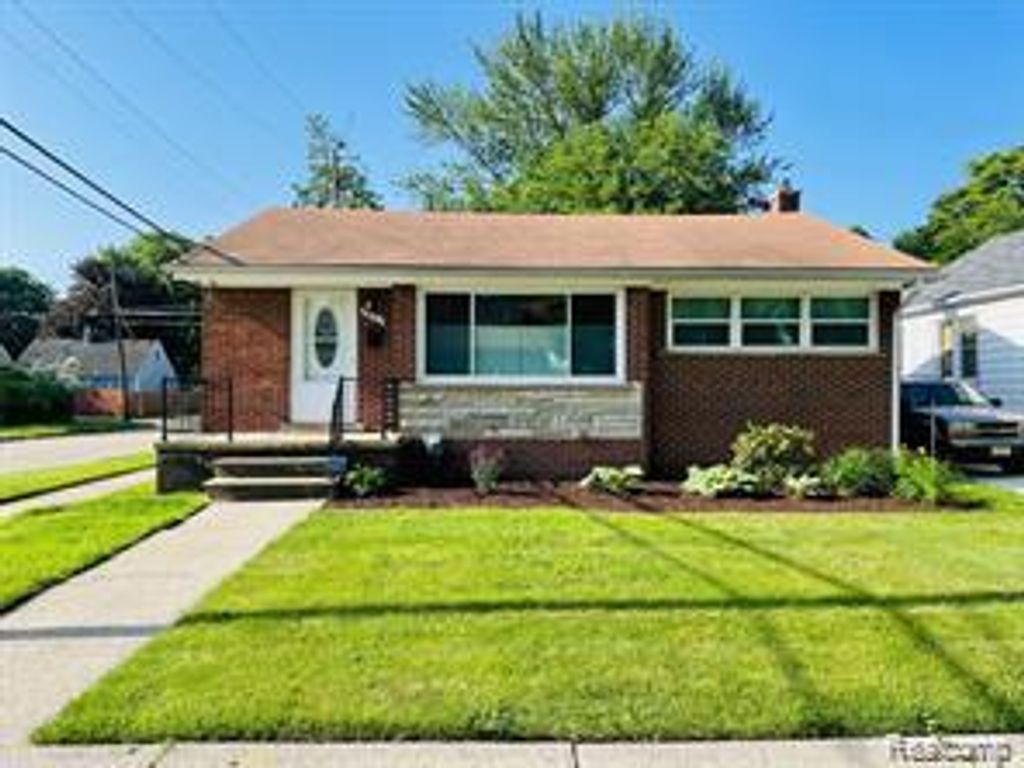 1040 E Maxlow Avenue, Hazel Park, MI 48030