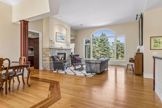 9251 Wedgewood Point, Woodbury, MN 55125