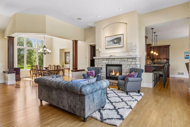 9251 Wedgewood Point, Woodbury, MN 55125