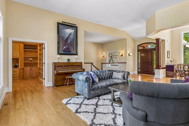 9251 Wedgewood Point, Woodbury, MN 55125