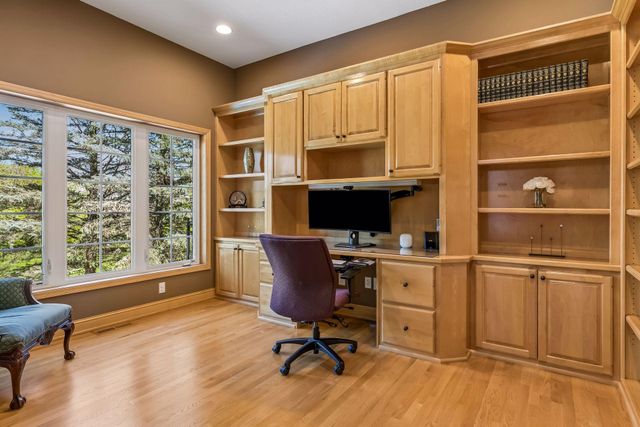 9251 Wedgewood Point, Woodbury, MN 55125