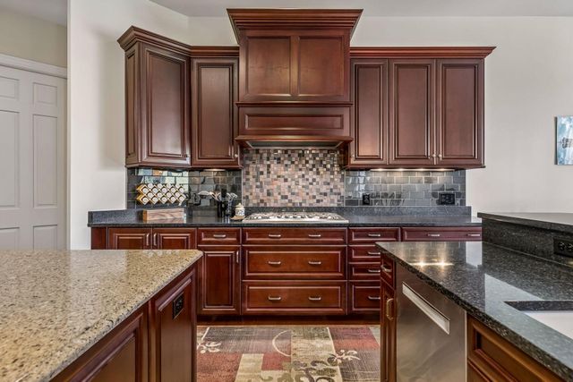 9251 Wedgewood Point, Woodbury, MN 55125