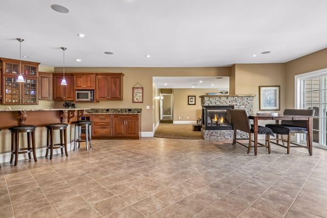 9251 Wedgewood Point, Woodbury, MN 55125