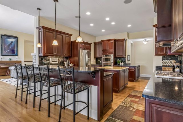 9251 Wedgewood Point, Woodbury, MN 55125