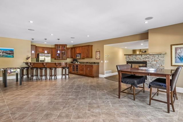 9251 Wedgewood Point, Woodbury, MN 55125