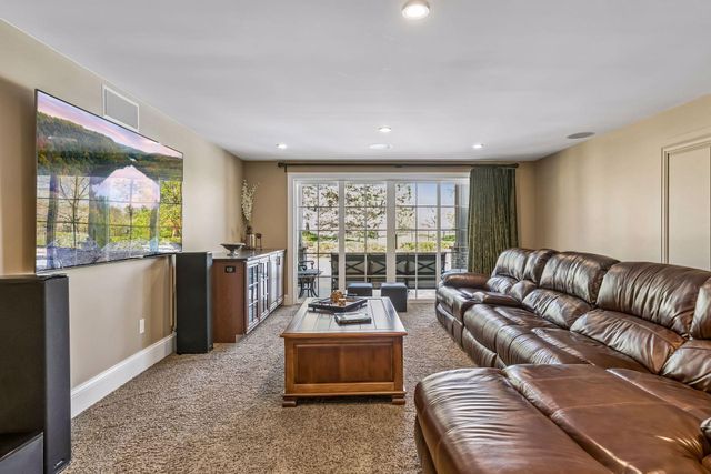 9251 Wedgewood Point, Woodbury, MN 55125