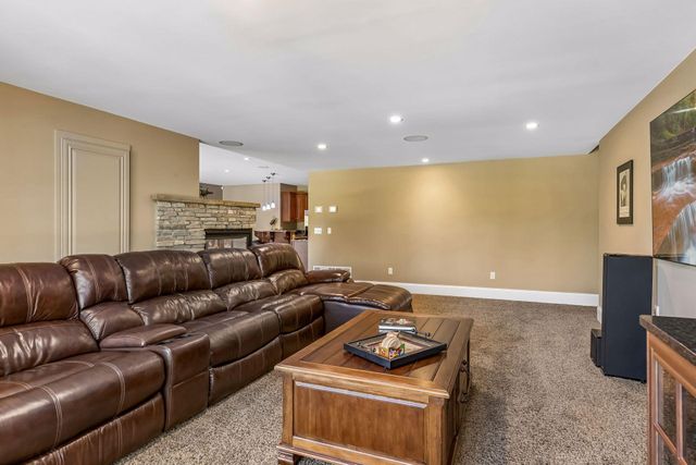 9251 Wedgewood Point, Woodbury, MN 55125