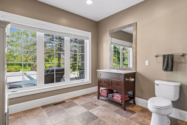 9251 Wedgewood Point, Woodbury, MN 55125