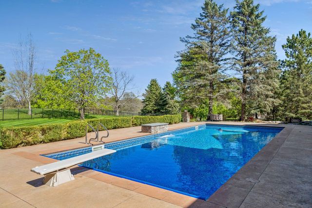 9251 Wedgewood Point, Woodbury, MN 55125
