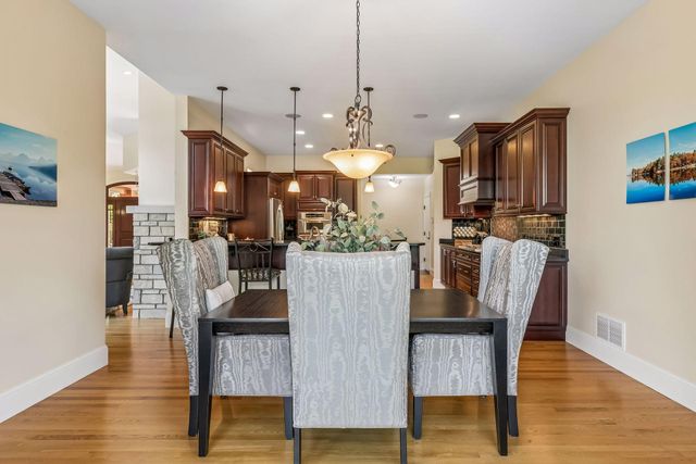 9251 Wedgewood Point, Woodbury, MN 55125