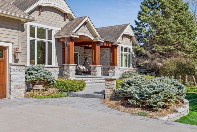 9251 Wedgewood Point, Woodbury, MN 55125