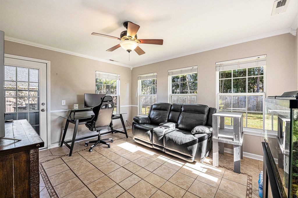 Image 12 of property listing at 313 Seneca River Drive, Summerville, SC 29485