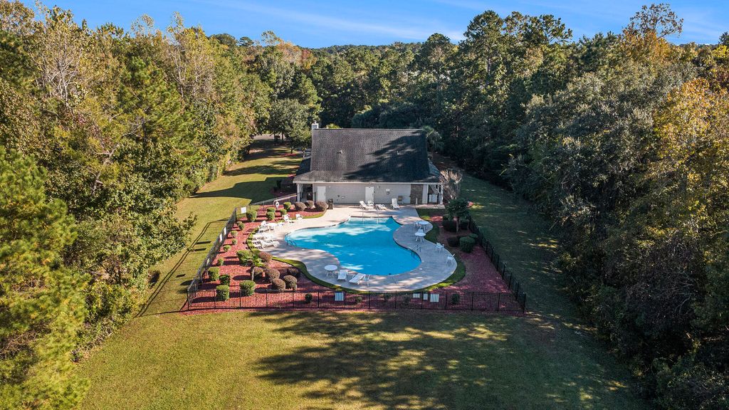 Image 28 of property listing at 313 Seneca River Drive, Summerville, SC 29485