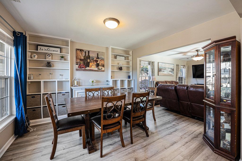 Image 7 of property listing at 313 Seneca River Drive, Summerville, SC 29485